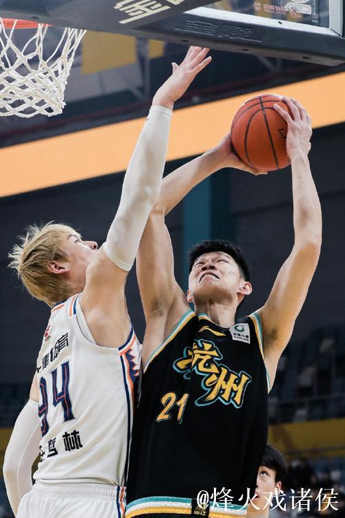 王哲林25分上海胜天津 胡金秋22+10广厦胜深圳