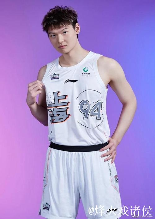 王哲林22分上海胜新疆 程帅澎25分浙江胜宁波